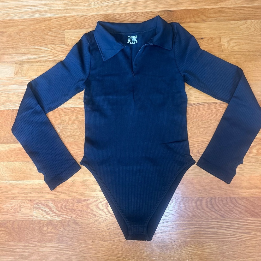 OQQ Ribbed Bodysuit Zip Front Long Sleeve Thumbhole Black L NWOT
